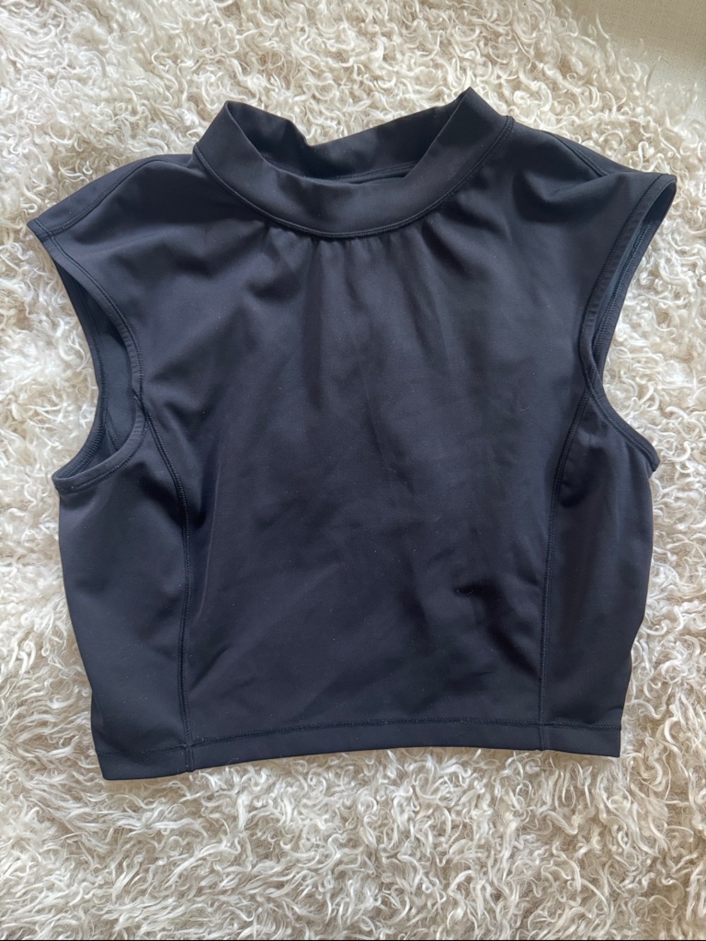 Lululemon Sleeveless Mock Neck Crop Top - Black. Sz 6 mint condition